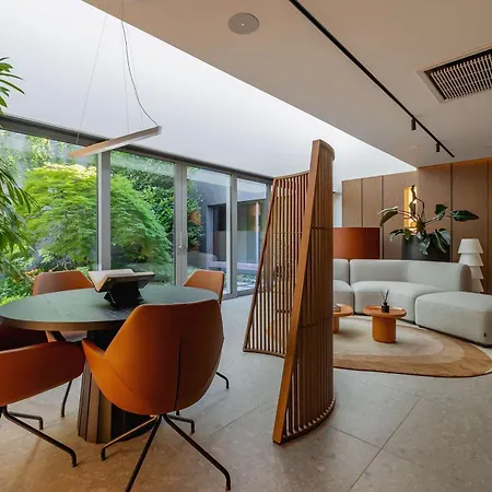 Bright In With Parking & Gym By Renters