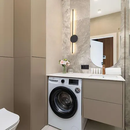 Bright In With Parking, Sauna & Gym By Renters *