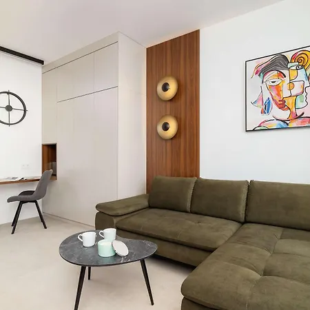 Bright Studio In Katowice With Parking & Gym By Heyrent Апартаменты *