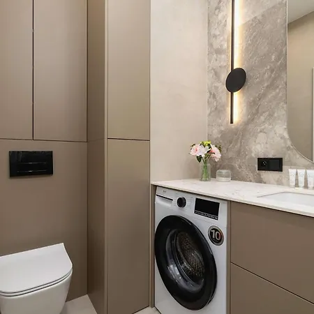 Апартаменты Bright In With Parking, Sauna & Gym By Renters *