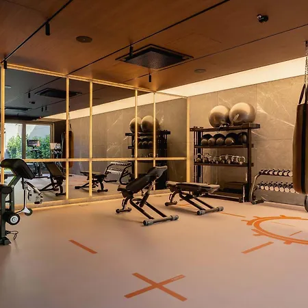 Апартаменты Bright In With Parking, Sauna & Gym By Renters