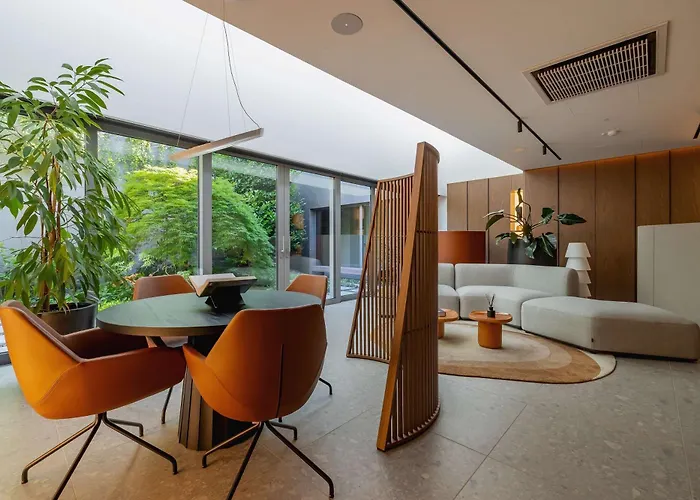 Bright In With Parking & Gym By Renters