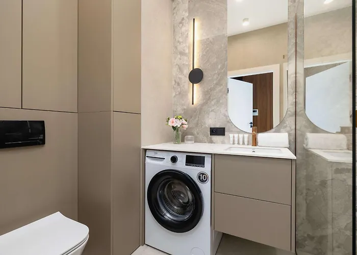 Bright In With Parking & Gym By Renters *