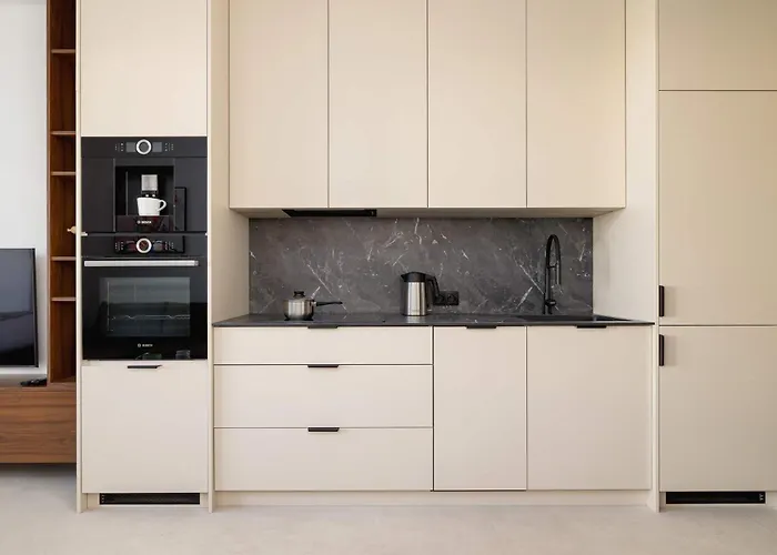 Bright In With Parking & Gym By Renters *