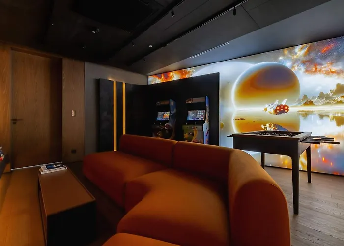 Bright In With Parking & Gym By Renters